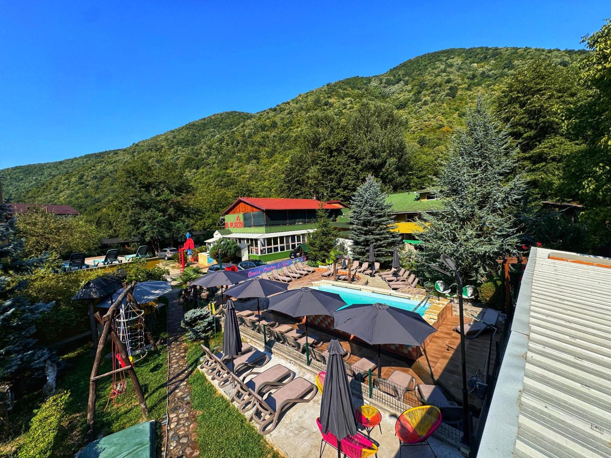 Pensiunea El Plazza Băile Herculane エクステリア 写真