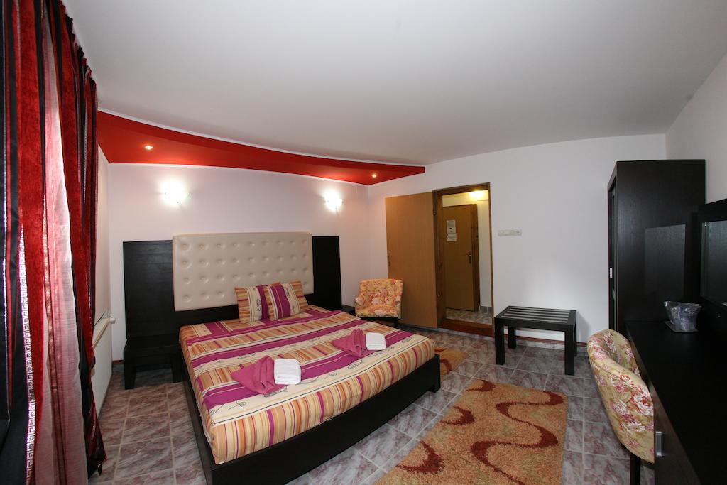 Pensiunea El Plazza Băile Herculane 部屋 写真